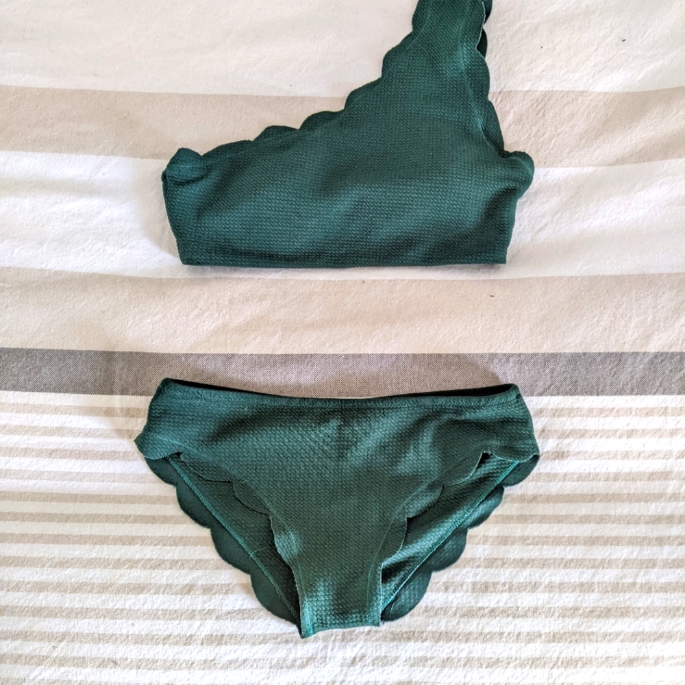 One shoulder scalloped bikini